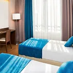Hotel & 4*