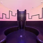 Hotel & 4*