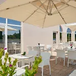 Hotel & 4*