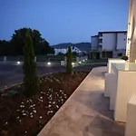 & Отель