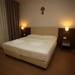& 4* Međugorje