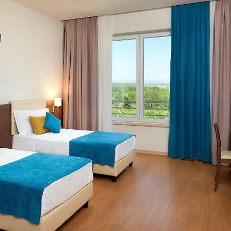 Hotel & 4*