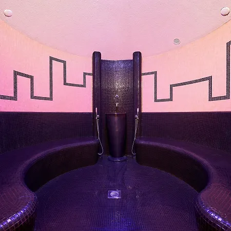 Hotel & 4*