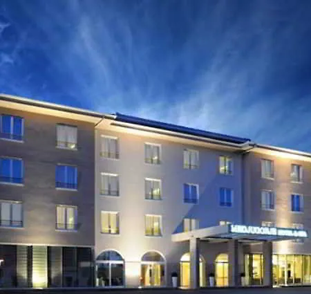 & Hotel 4*