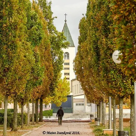 & 4* Međugorje