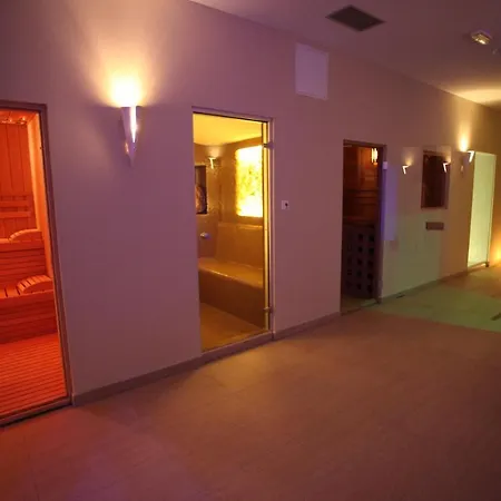 Hotel &